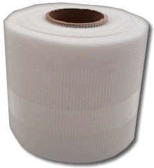 A tela de reforço para impermeabilização é composta 100% de poliéster resinada. Possui função estruturante e, em conjunto com impermeabilizantes flexíveis, aumenta a resistência à tração e distribui as tensões homogeneamente. O resultado é uma estrutura resistente e impermeável.